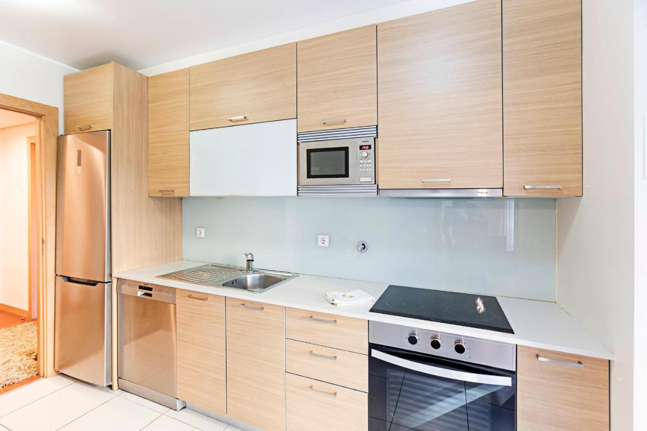 2br Flat By Metro W/ Free Parking By Lovelystay *